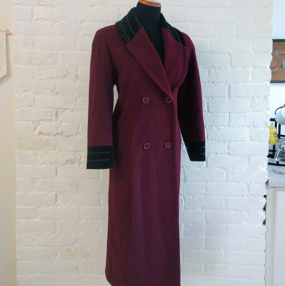 Beautiful Vintage Wool Trench Coat, LIKE NEW!!